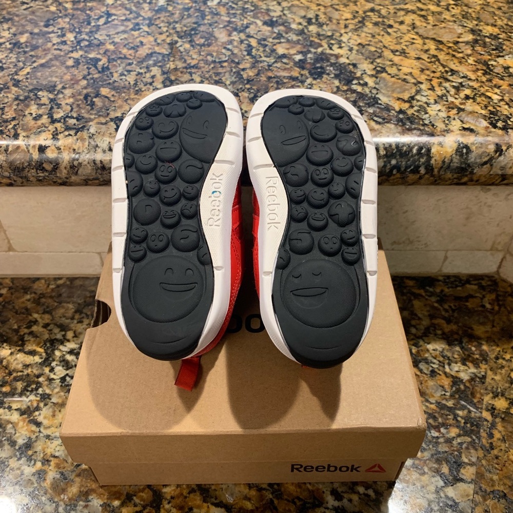 SOLD - Reebok Toddler boys shoes - Picture 4 of 5